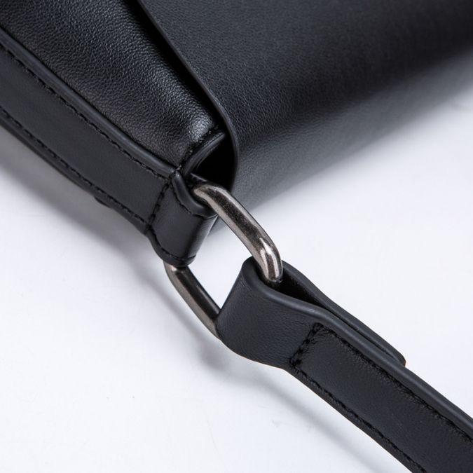 borsetta da donna in pelle nera con design di fabbrica 